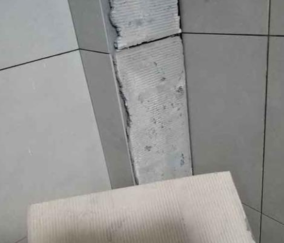 合浦瓷砖空鼓维修公司分享下厨房瓷砖脱落的补救措施。